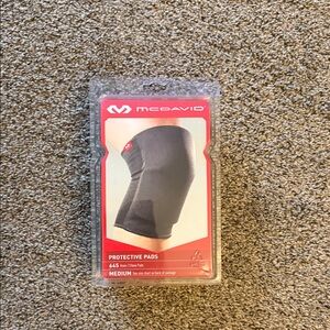 McDavid Black Protective Knee Pads